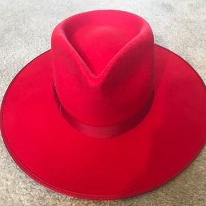 Lack of color red hat